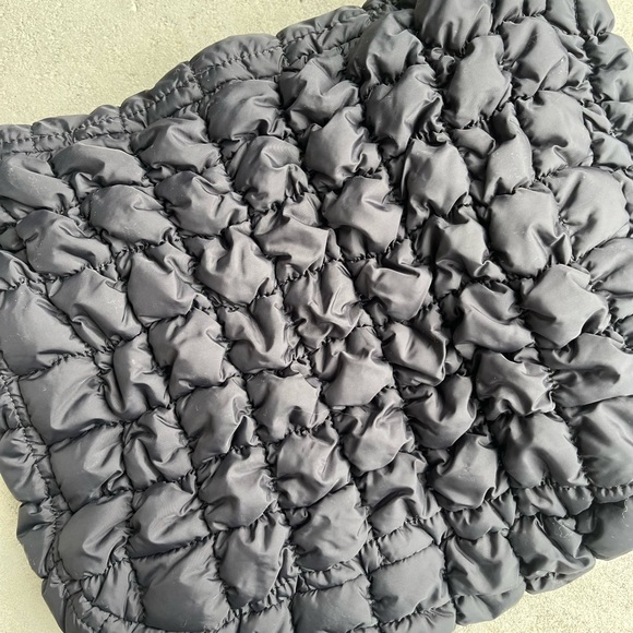 Chic Black Quilted Shoulder Bag - Picture 2 of 5